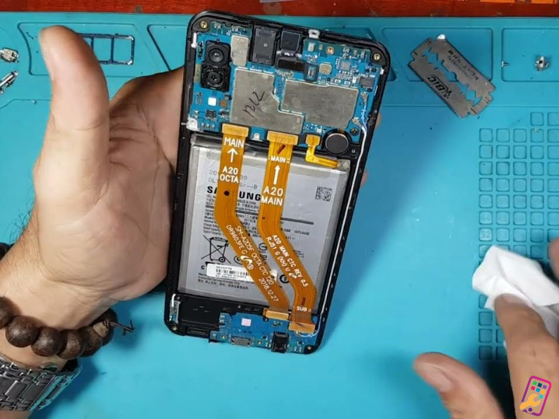 Thay pin Samsung Galaxy A24